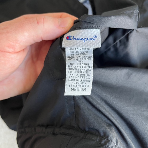 Champion Women’s Windbreaker Jacket Hooded Lightweight Black Medium - Picture 7 of 8
